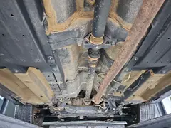 debajo